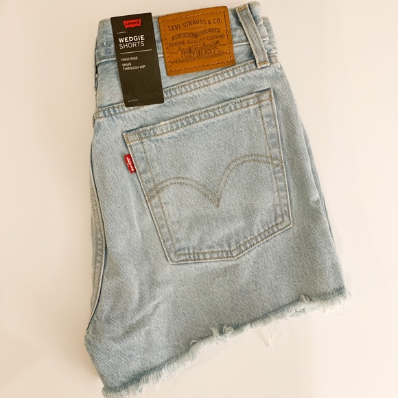 Levi's Pants - Levi’s Wedgie high waisted short sz 29
